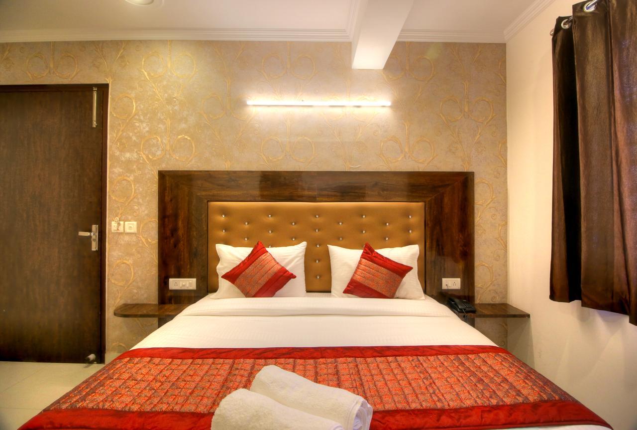 Airport Hotel Ark Of Avalon New Delhi Bagian luar foto