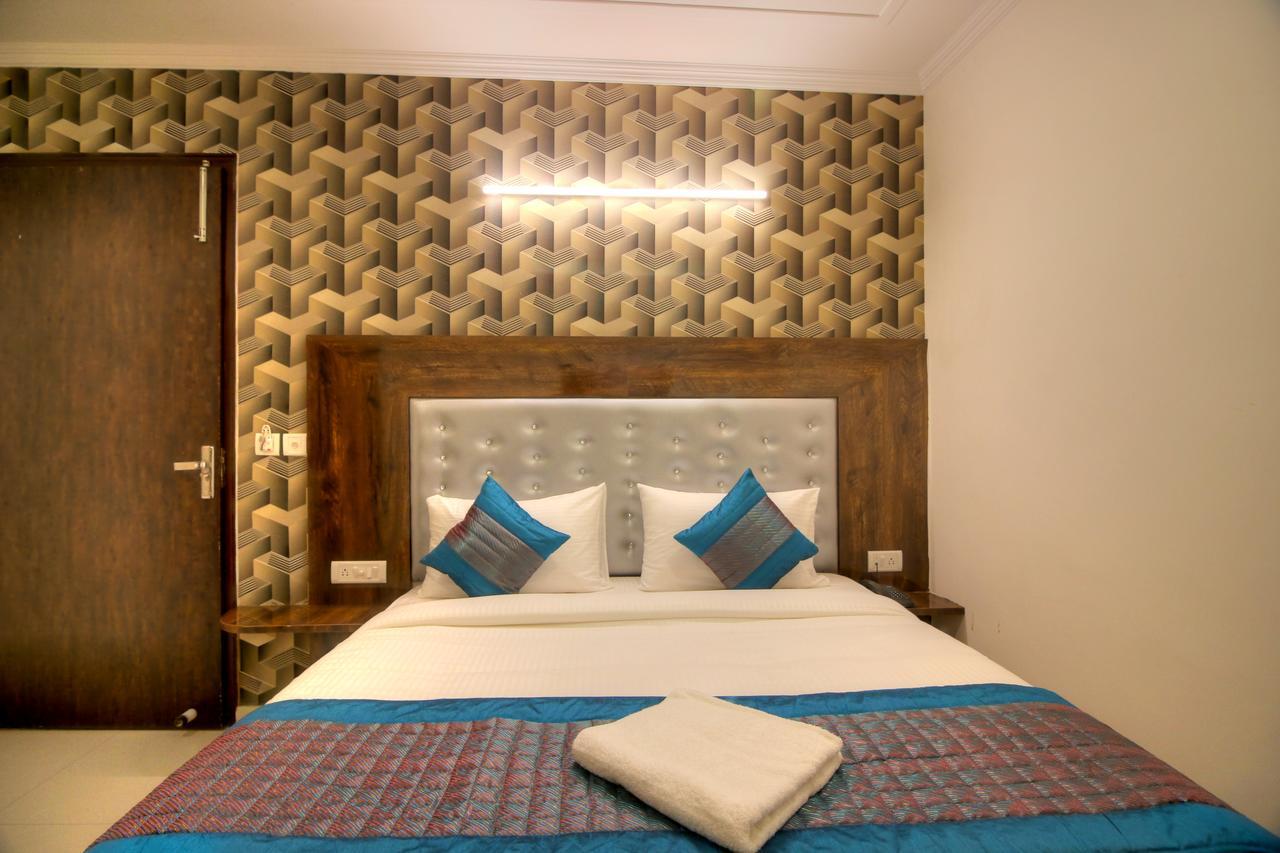 Airport Hotel Ark Of Avalon New Delhi Bagian luar foto