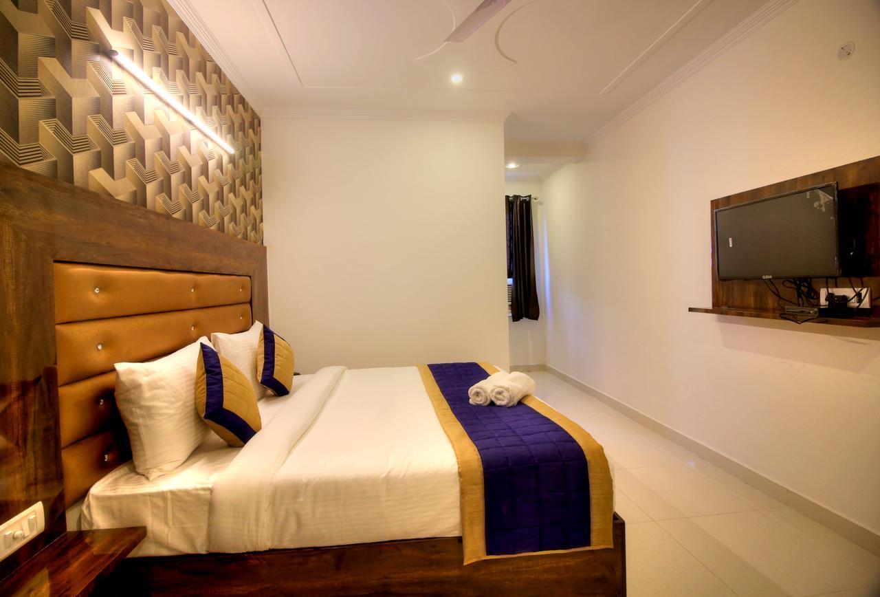 Airport Hotel Ark Of Avalon New Delhi Bagian luar foto